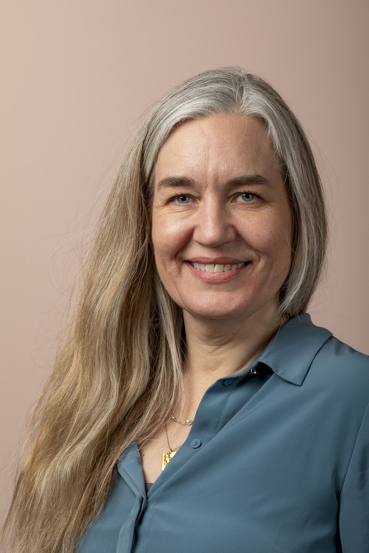 Portrætfoto af Kriselle Christensen, jordemoder hos CentrumLægerne i Hillerød