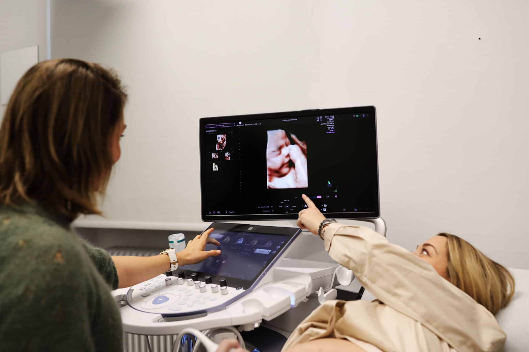 grav4-scaled 3D scanning ansigt peger