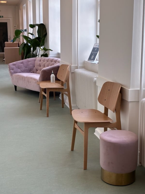Venteværelse i Praksisjordemoder klinikken hos Centrumlægerne i Hillerød