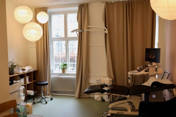 Venteværelse i Praksisjordemoder klinikken hos Centrumlægerne i Hillerød